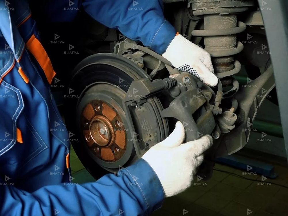Замена тормозных колодок Ford Explorer в Тольятти