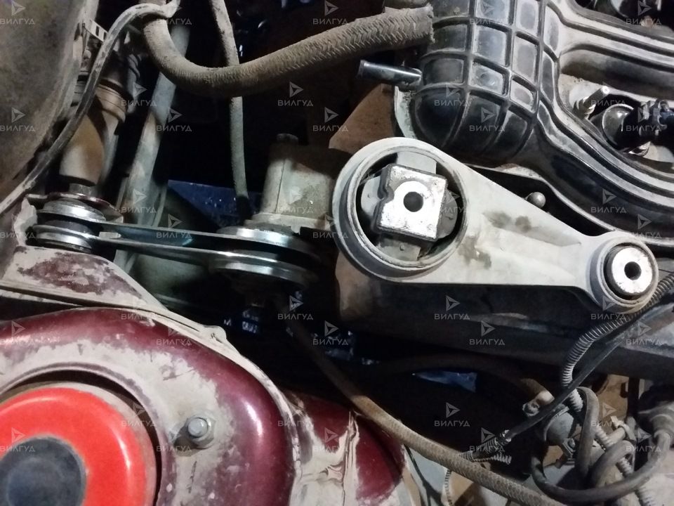 Ремонт и замена подушки двигателя Chrysler 300C в Тольятти