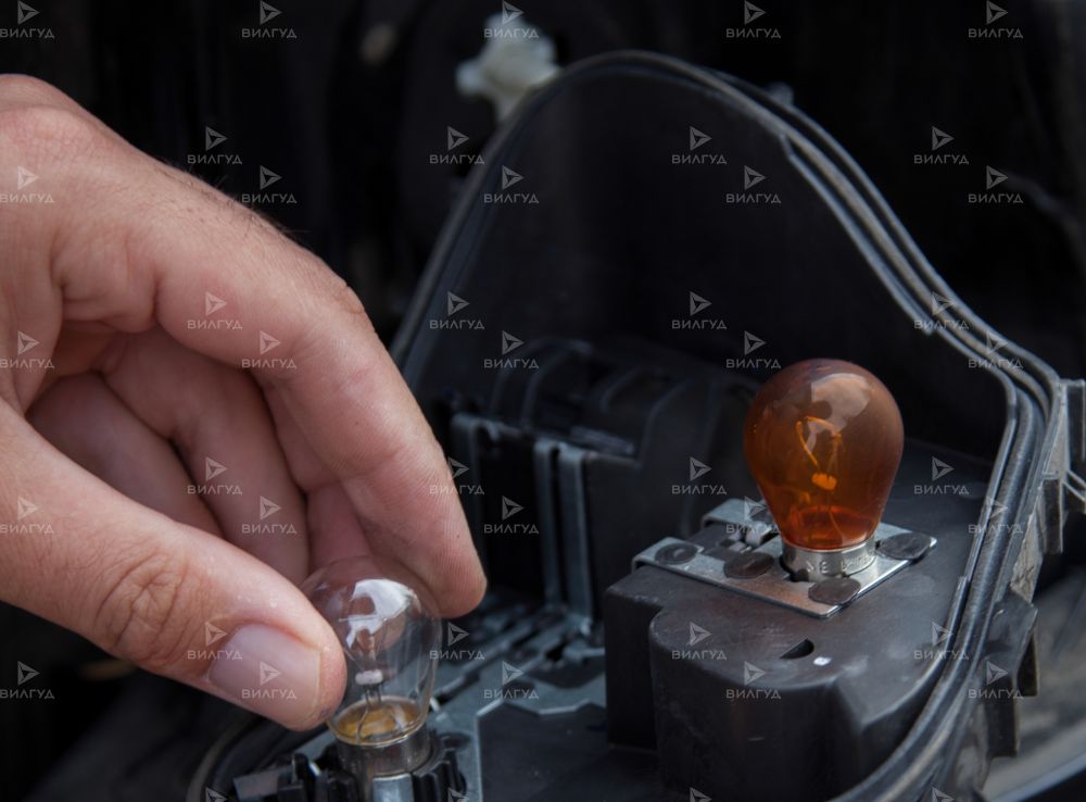 Замена лампы заднего хода Hyundai IX20 в Тольятти Замена лампы заднего хода Hyundai IX20 в Тольятти