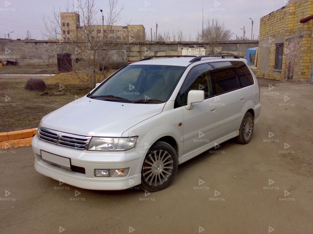 Замена прокладки поддона картера Mitsubishi Chariot в Тольятти