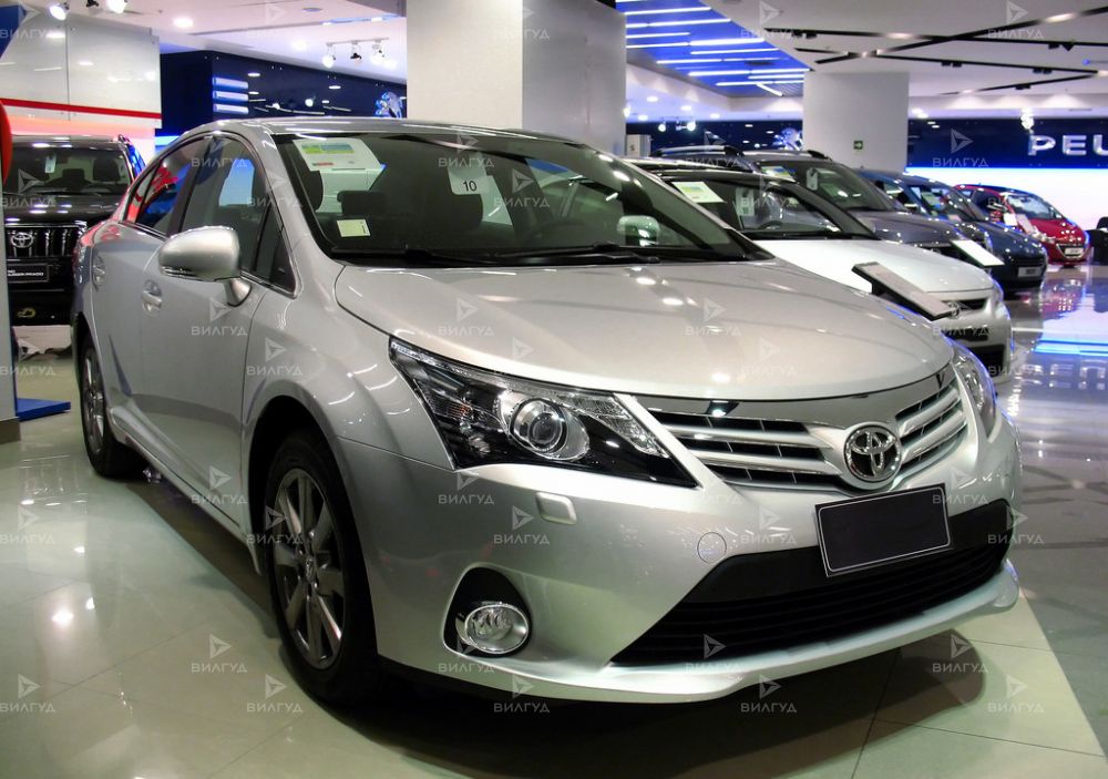 Замена моторчика печки Toyota Avensis в Тольятти